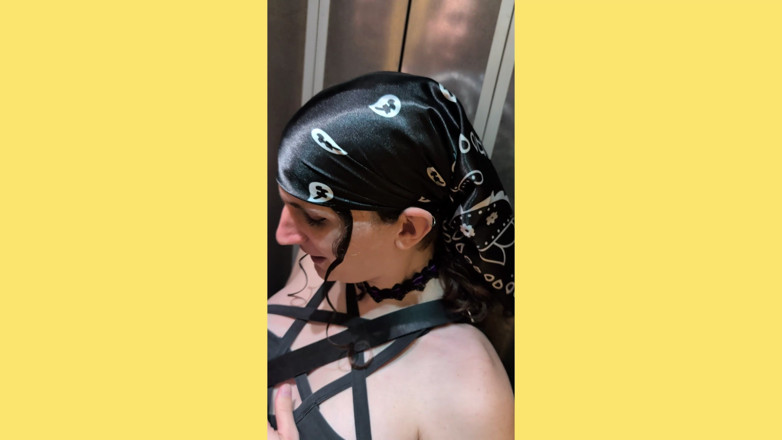 Trans dominatrix Gabrielle L: Ci blocchiamo nell'ascensore prima di andare a una festa per...