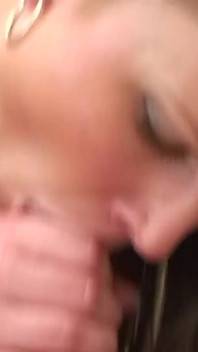 Neuk deze pikhongerige blonde milf met kleine tieten in verschillende posities en kom dan klaar op haar gezicht
