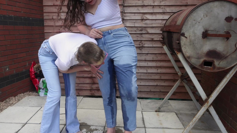 rosarosebud: Lesbické líbání &amp; Jeans Smáčení W Rosa &amp; Carrie