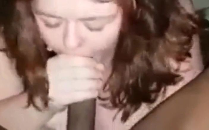 Real homemade BBW BBC porn: 彼のBBCを吸い、彼の大きなボールとお尻の穴を舐めています