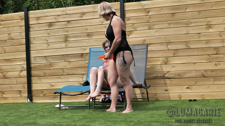 Lumacarie: マリー・ルマカリーがミニで彼女のガールフレンド猫のディルドベルトをファック