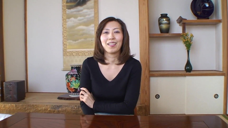 Asian Mature Climax: Morena asiática milf se desnuda y muestra lo que tiene