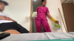 Latinaspy: Servitoarea cu fundul uriaș curăță apt apoi își masturbează șeful, partea 2