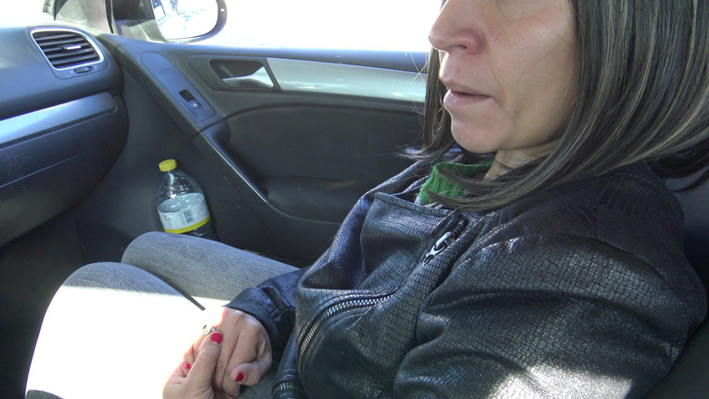 Stepmom Susan: Mi hijastro cachondo me rogó que mostrara mi coño peludo