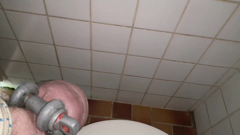 Monster_Meat_: Walenie w toalecie