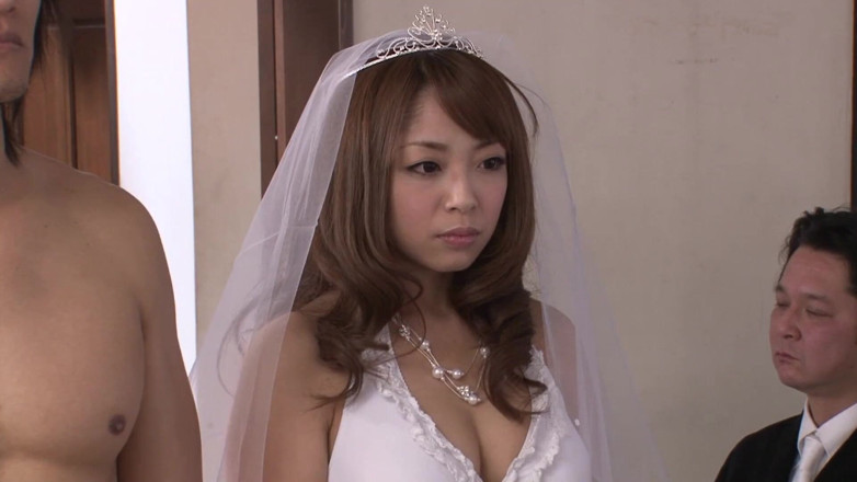 JapaneseAmateur: Horny bride gets fucked on both holes to a massive...