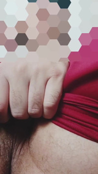 Femboy Rascando Las Bolas Rojas