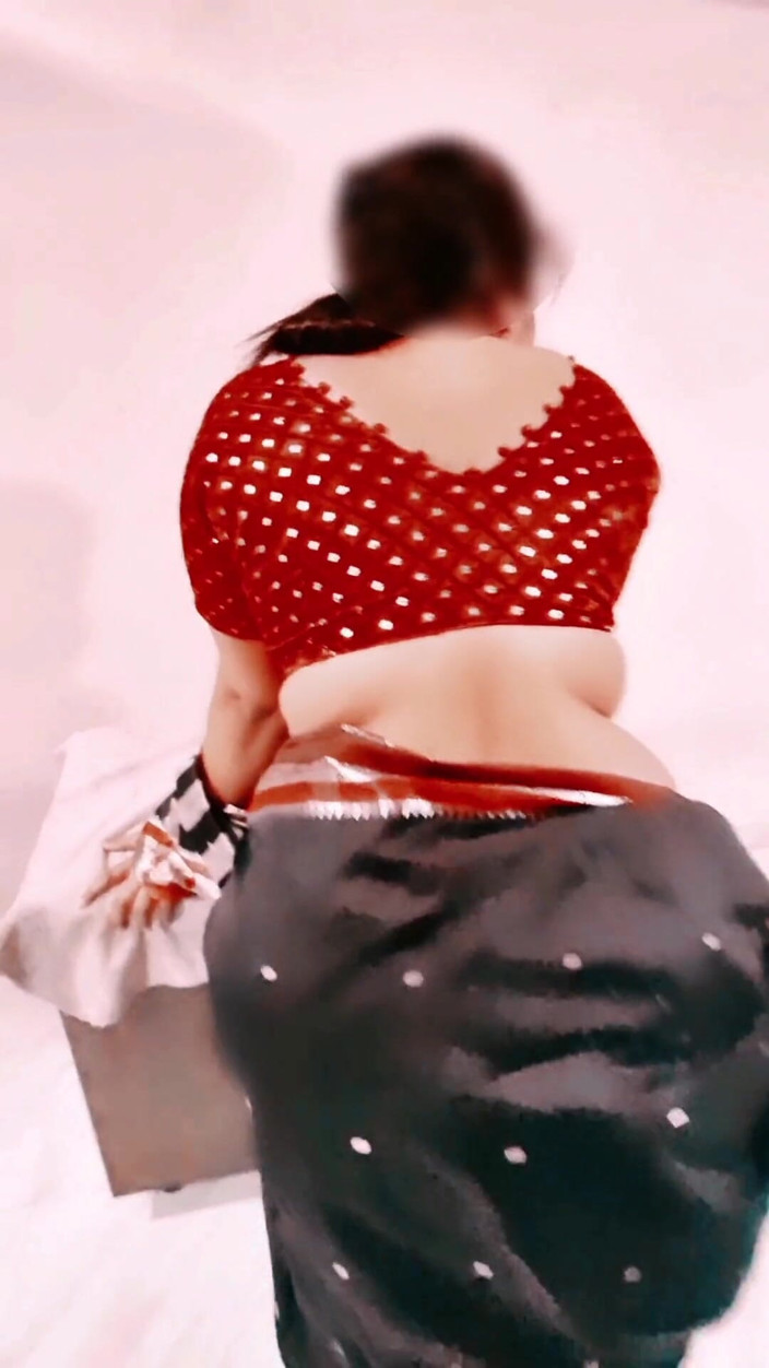 Sexybhabhi999: Mami la marathie sexy aime son jeune copain, elle montre...