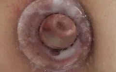 Nadia llena de esperma con juguete de cristal