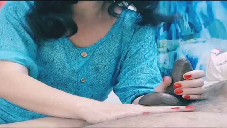 Bolly Karma: فتاة جميلة لديها كل الكمال