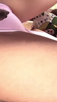 Amaenbou asiatica con la figa pelosa di una teenager scopata dal patrigno