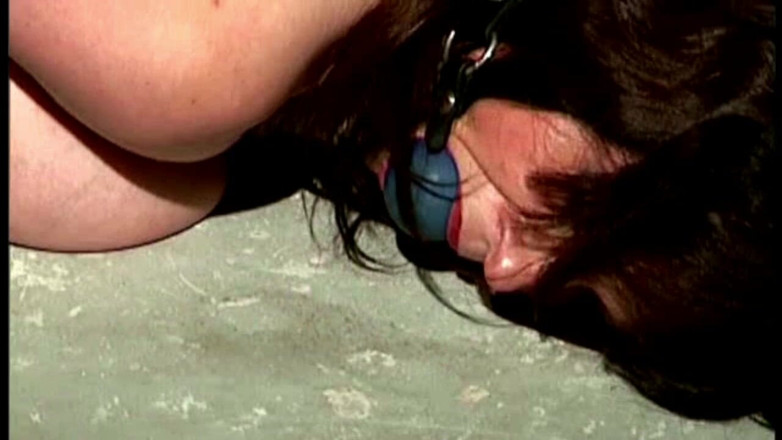 Submissed: Romyna Ballgagged wykręcona i cuffed