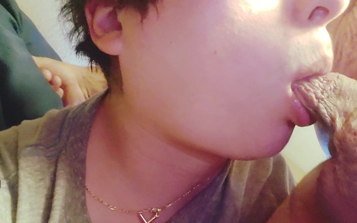 Lymph Guy: Il ragazzo latino si diverte a succhiare il cazzo del...