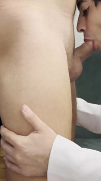 큰 자지가 비서의 엉덩이 시시를 따먹는다