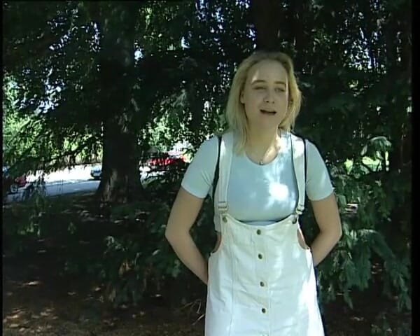 YOUR FIRST PORN: 3 verlegen meiden compilatie