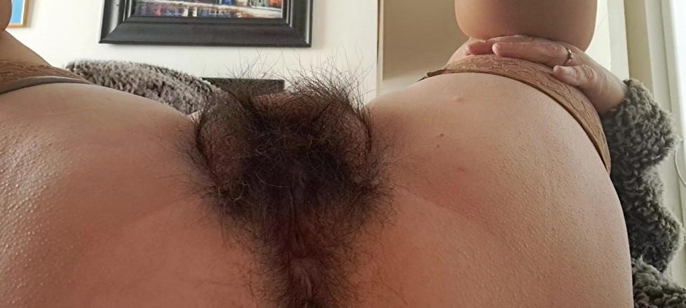 Mommy big hairy pussy: MILF-klitoris-massage