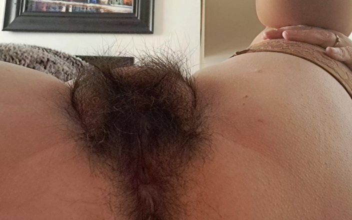 Mommy big hairy pussy: Masaj de clitoris cu MAMĂ SEXY
