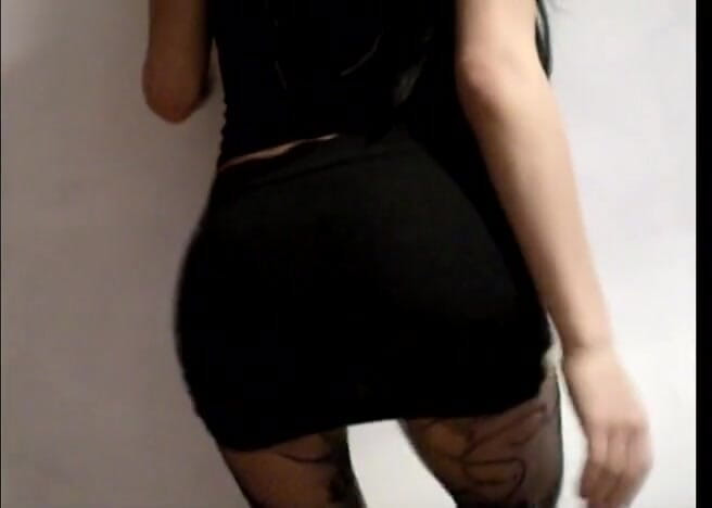 Femdom Austria: Sexy hips teasing in black tights