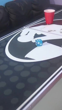 Estrellas porno cachondas reinando suerte mientras chupa y pajea su polla