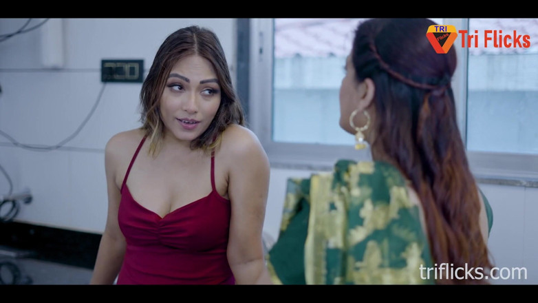 Triflicks: Garmi Stagione. Scena lesbica con zoya Rathore e Aysuhi Bhowmick