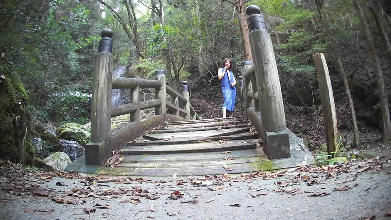 Mayumi Kanzaki: Japonesa milf ao ar livre