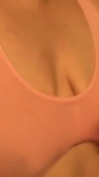 Donnona culona in posa mostrando le mie grandi tette