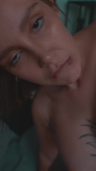 S5e5: 섹스를 가르치는 새엄마와 쓰리섬 침대 섹스에서 Amalia Davis와 사정?