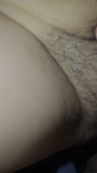 Gefickte haarige muschi bekommt creampie