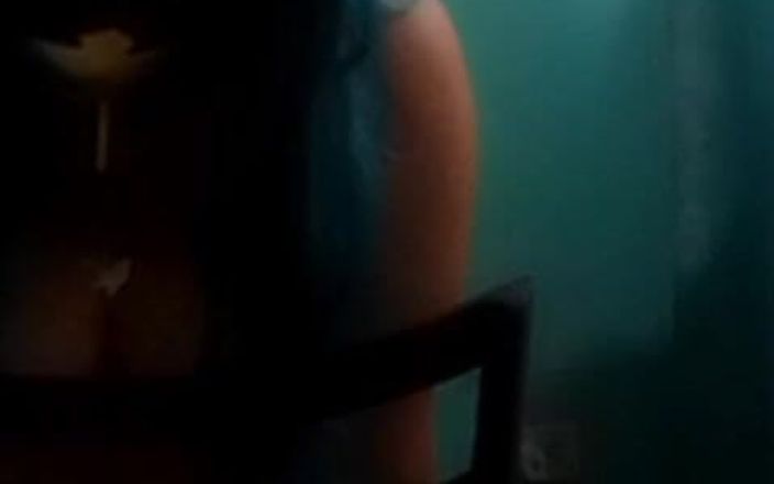 Sofixxx: Moglie matura cornuta cavalca il cazzo del suo giovane amante...