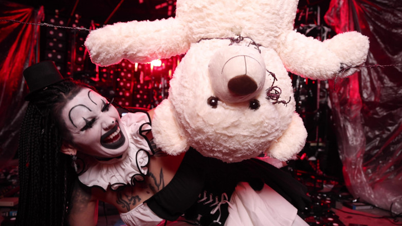 Darcy Diamond: Nateklý Motel 6.66: Alt the Klown