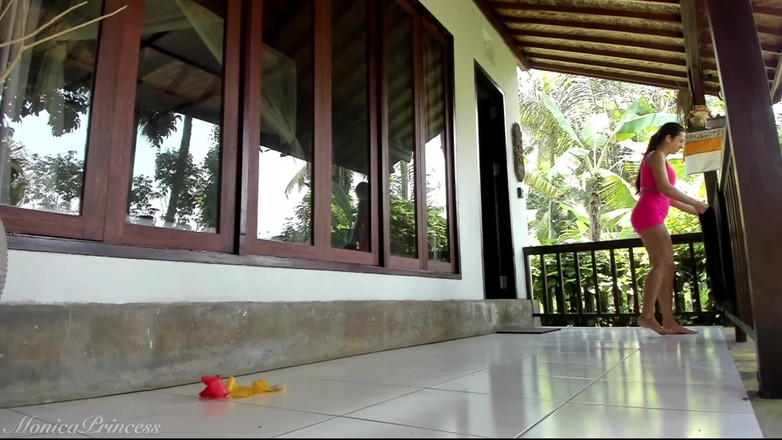 Princess Monica: Mengemas bagasi, pakaian menukar pakaian, buah dada dan bermain pepek,...