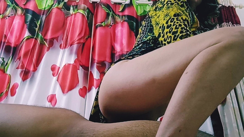 Bolly Karma: 음란한 아름다운 새엄마