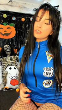 Halloween JOI vedená ruční práce s Emnauelly Raquel, která škádlí a sedí na tvém penisu