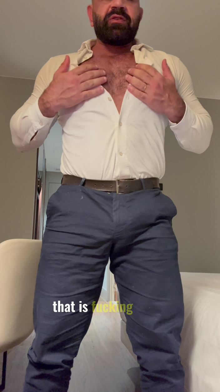 Massive daddy xxx: Business Muscle Stepdaddy Needs a Bitch to Relax