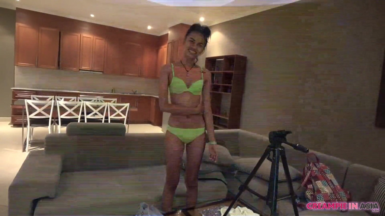 Creampie In Asia: Sie bewegte sich eine weile nicht mit creampie in ihr