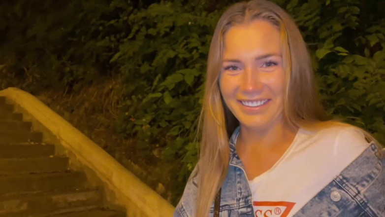 Mary Rock: Blowjob on the Street of Budapest