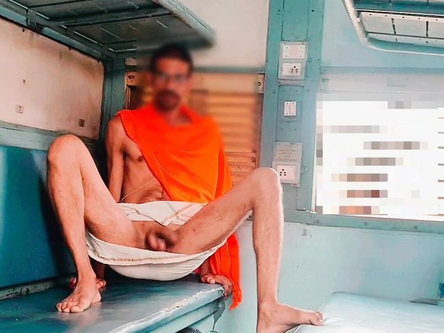 Pakistani Teen Nude in Train (Tani)