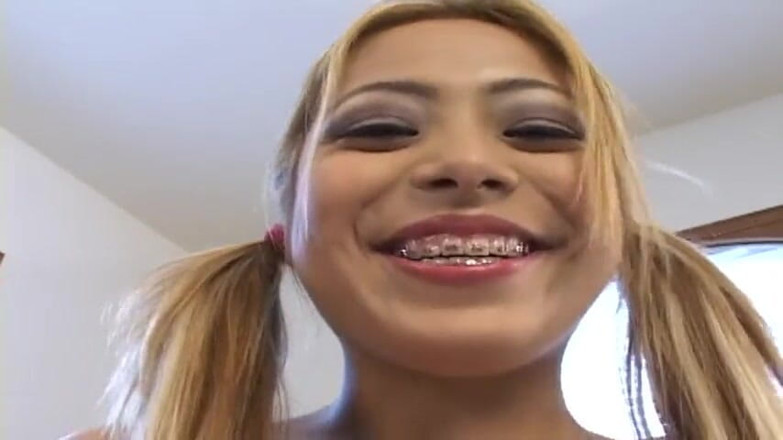 Asian Mature Climax: Remaja comel menghisap batang dan menelan semua sperma