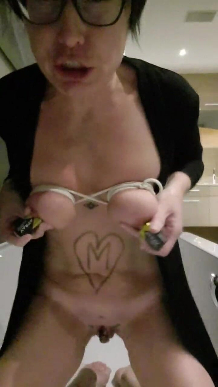 JulieEroticDress: Crot di bak mandi