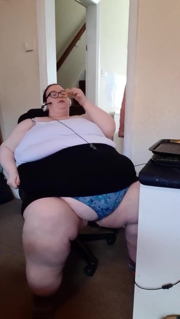 SSBBWLadyBrads: Ssbbw si gode le ciambella del suo capo