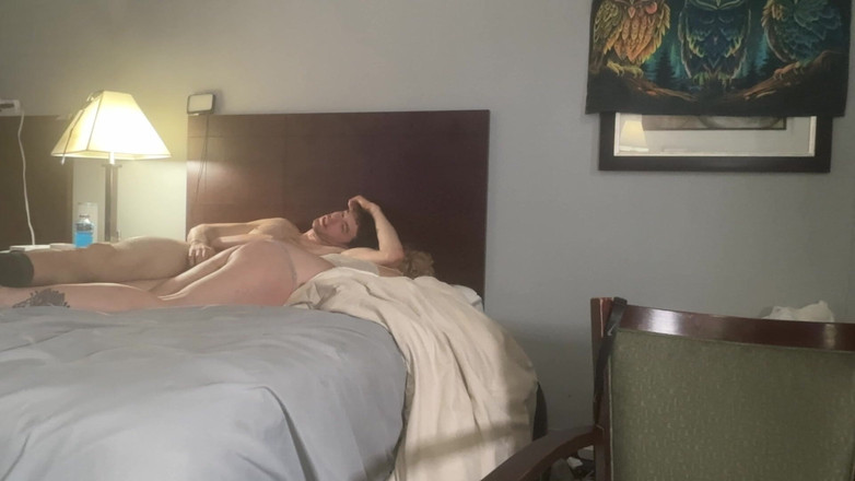 Alpha stud 4 u: Użyj zabawki w jej dupie, a następnie spuść ją w...