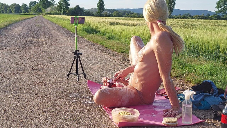 sweetfeet29: Справжня виставка - душ і оргазм на публіці, не можу в це повірити