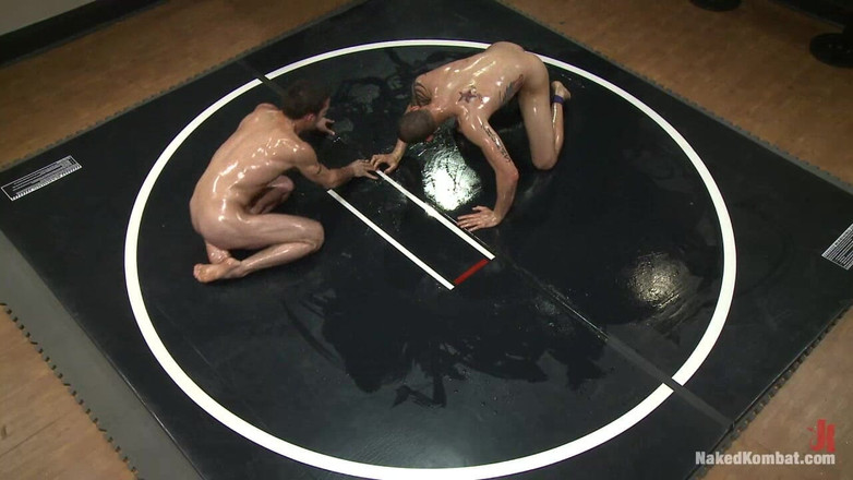 Naked Kombat: डीजे बनाम Daniel Star तेल मैच