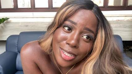 anniecaster: 이 손이 무엇을 할 수 있는지 보여줘