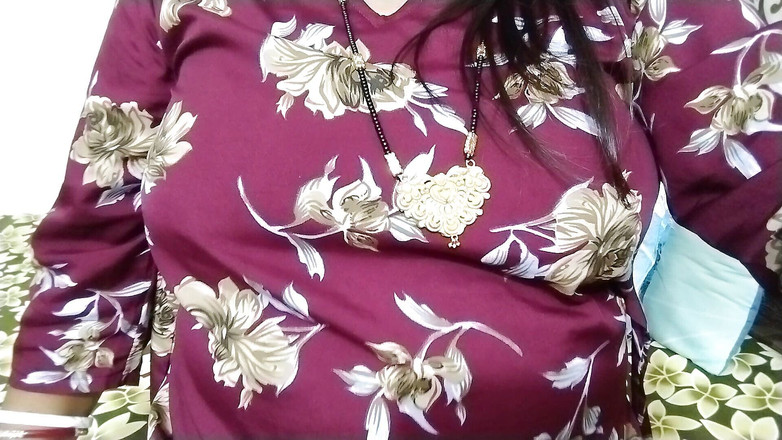 HotGirl21: 여주인을 위해 바구니에 과일을 가져온 핫한 인도 하인, 핫한 섹시 얘기하면서 먹고 로맨스 섹스