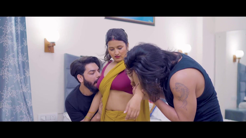 Triflicks: Trojka s Dom Made 2 Bhaiyon Ne Milkar Kaamwali Ke Sath...
