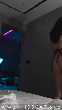Dag 10 - stiefmoeder deelt bed met creampie - stiefzoo komt klaar op tieten stiefmoeder in de sauna - Kisscat