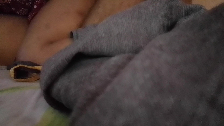 Bijukumar: Mallu -flickan sitter ovanpå sin man och ger honom en avsugning