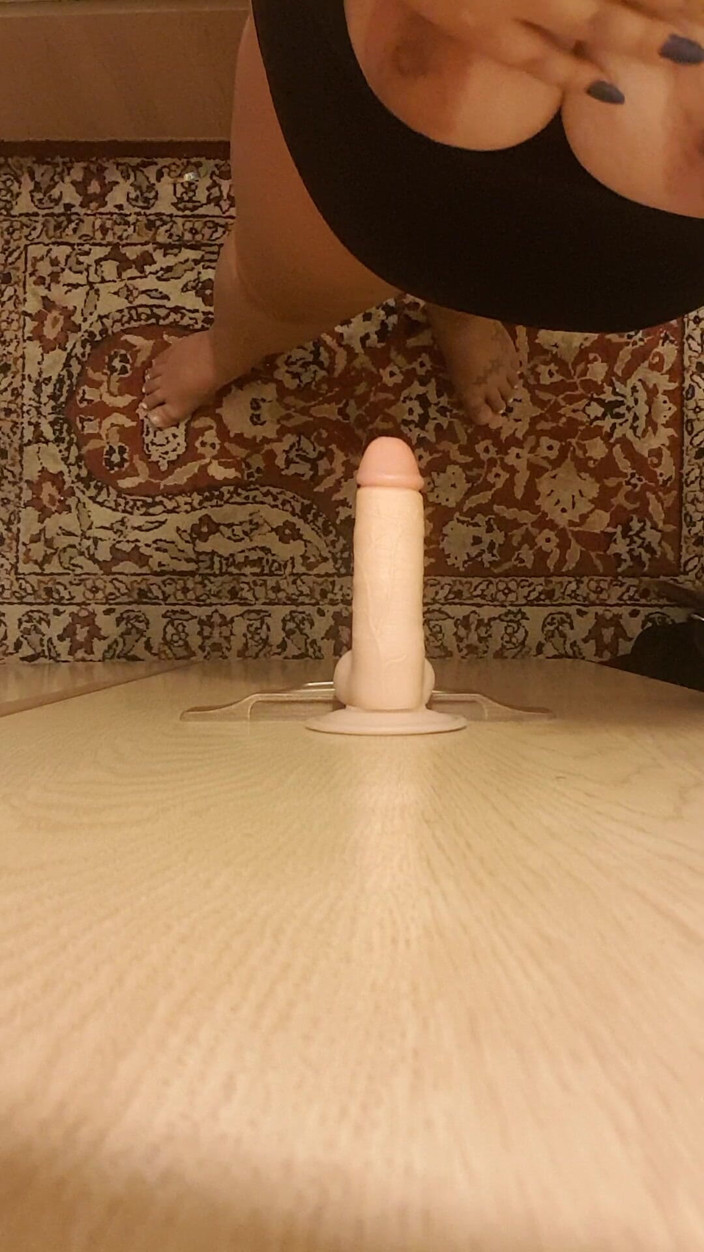 LoraBbw: Dildo