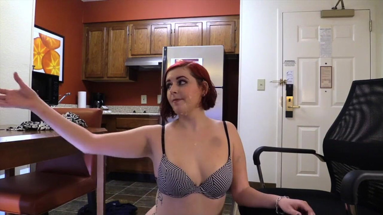 Real Amateur Sluts: Härlig coed ger bbc avsugning